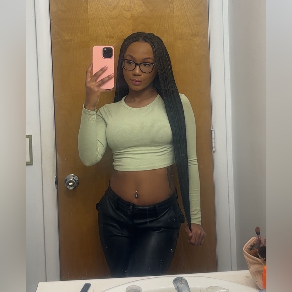 Meet your Posher, Alexis